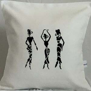 A pair of 14×14 envelop pillow covers.